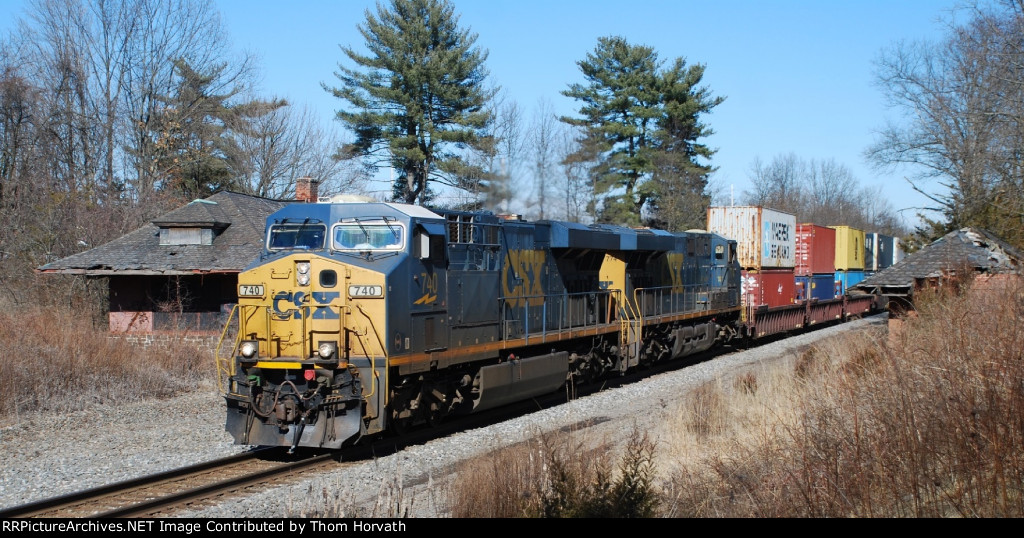 CSX 740 leads I158-19 west down the Trenton Line near MP 50